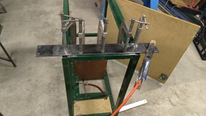 DIY - Grinding Centre. Attaching the feet